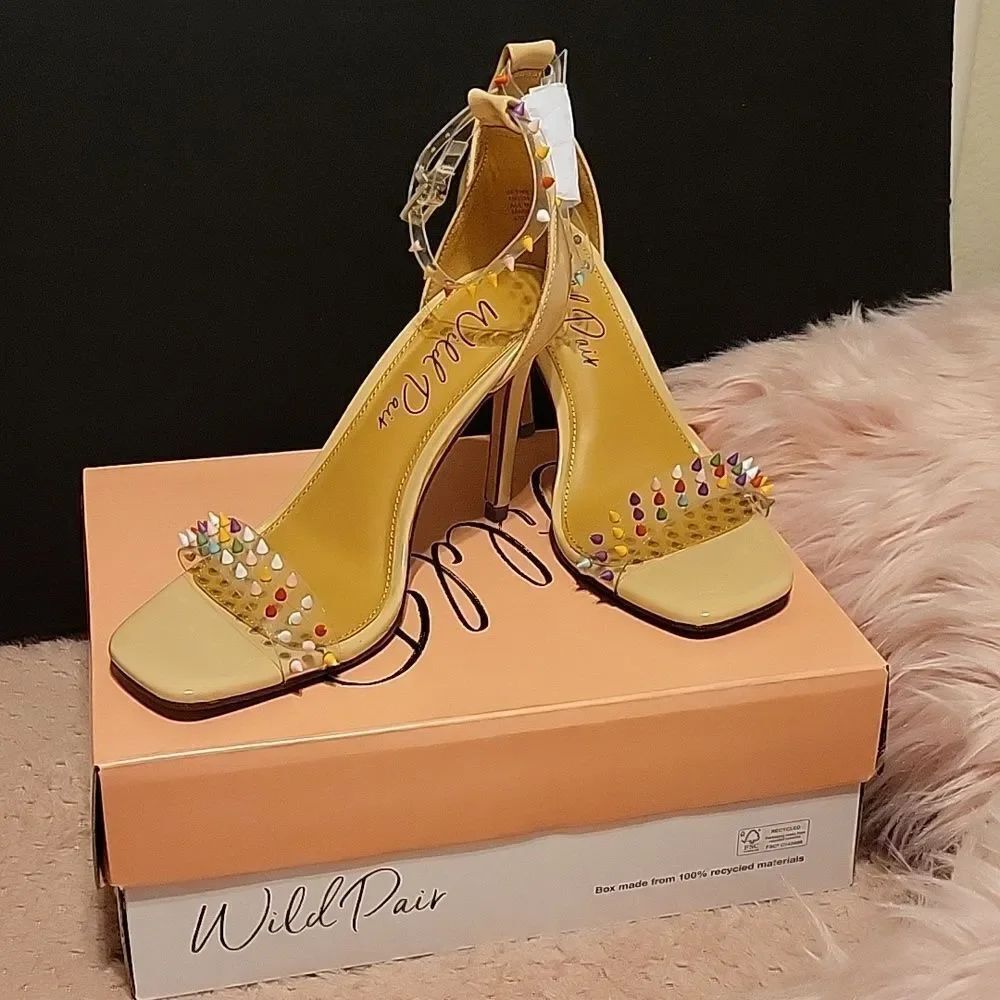 Wild Pair 🎄 Bethie3 size 7M heels